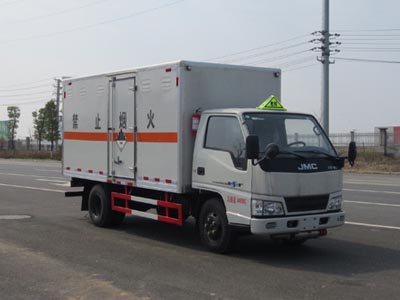 江特牌JDF5040XZWJ5型雜項(xiàng)危險(xiǎn)物品廂式運(yùn)輸車(chē)